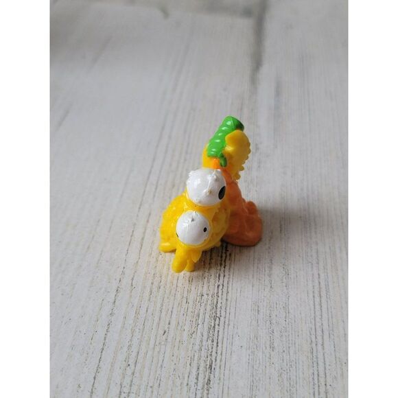 Moose Yellow mini crab creature toy figure spill - Picture 2 of 4